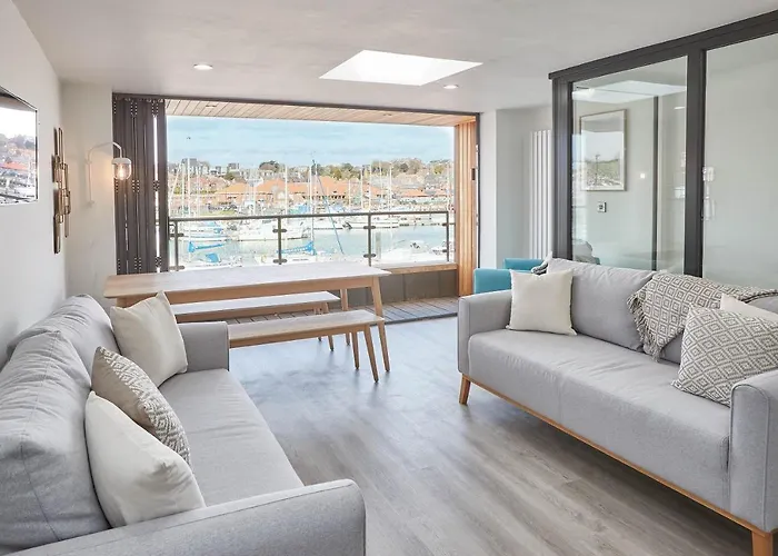 Host & Stay - Coastal Townhouse